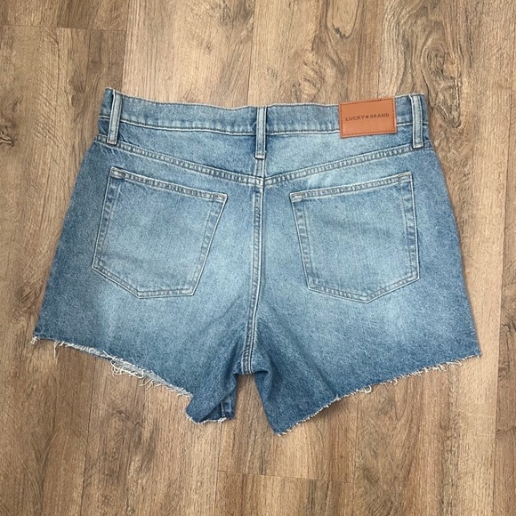 Lucky Brand Women's 90s Midi Denim Shorts Cutoff Raw Hem Size 12/31 - Picture 2 of 10